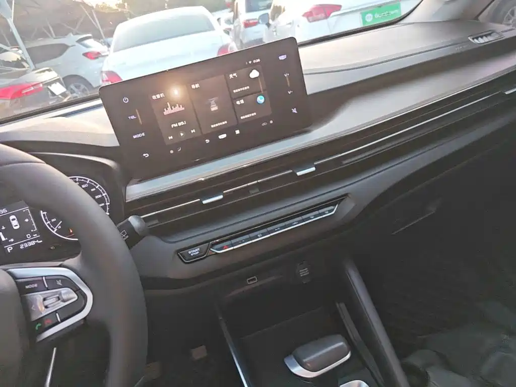 Geely Vision X3 — миниатюра 13
