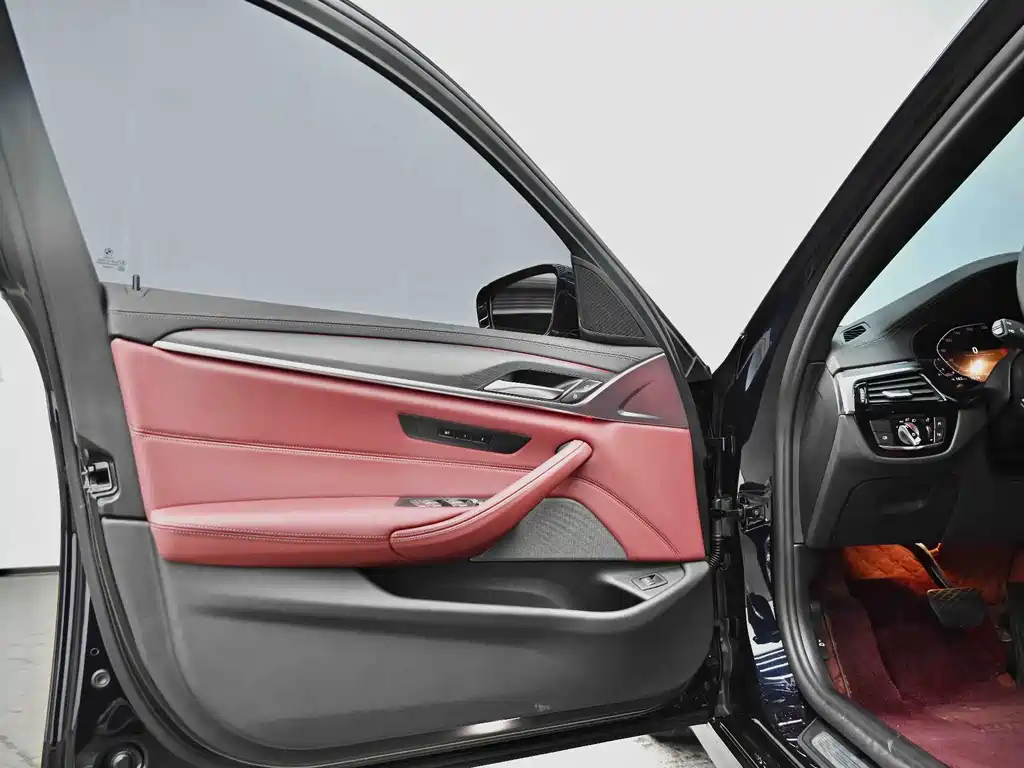 BMW 5 Series — миниатюра 3
