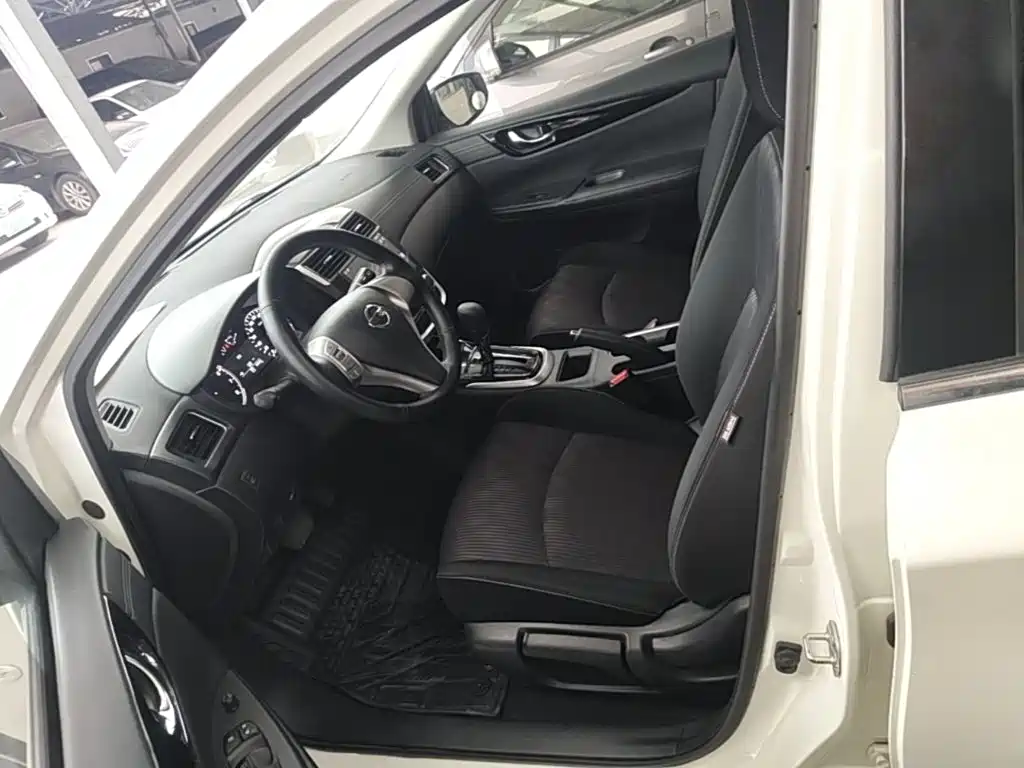 Nissan Tiida — миниатюра 11