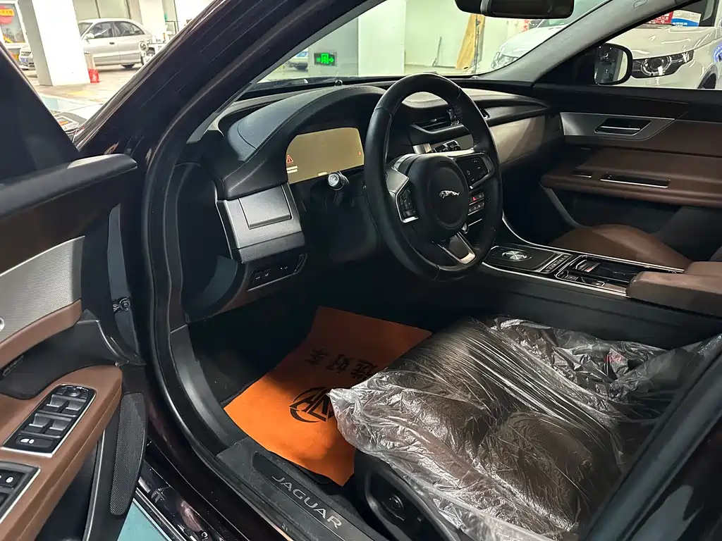 Jaguar XFL — миниатюра 9