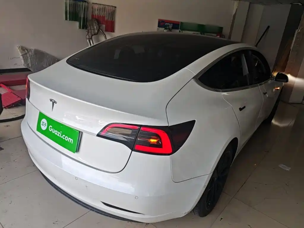 Tesla Model 3 — миниатюра 7