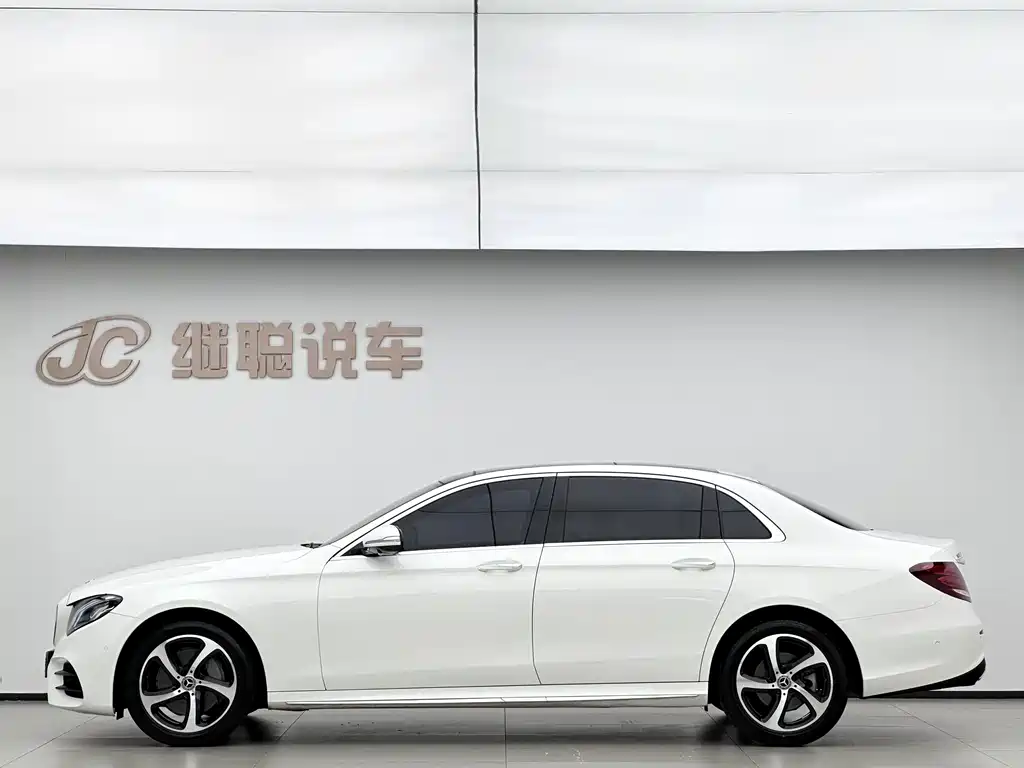 Mercedes-Benz E-Class — миниатюра 3