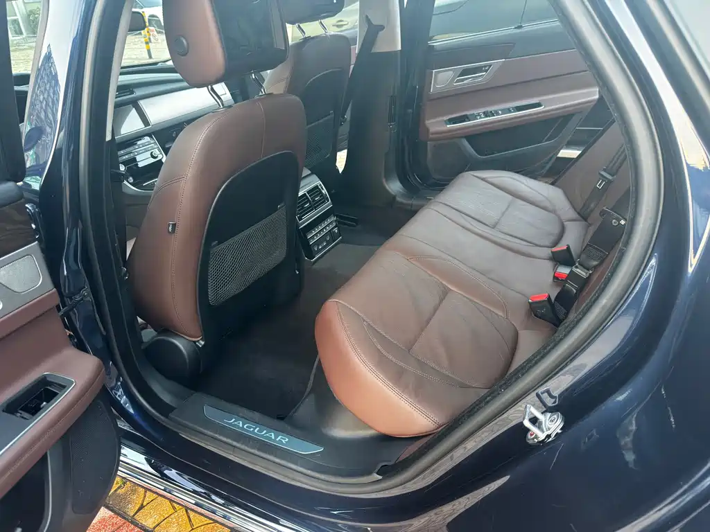 Jaguar XFL — миниатюра 9