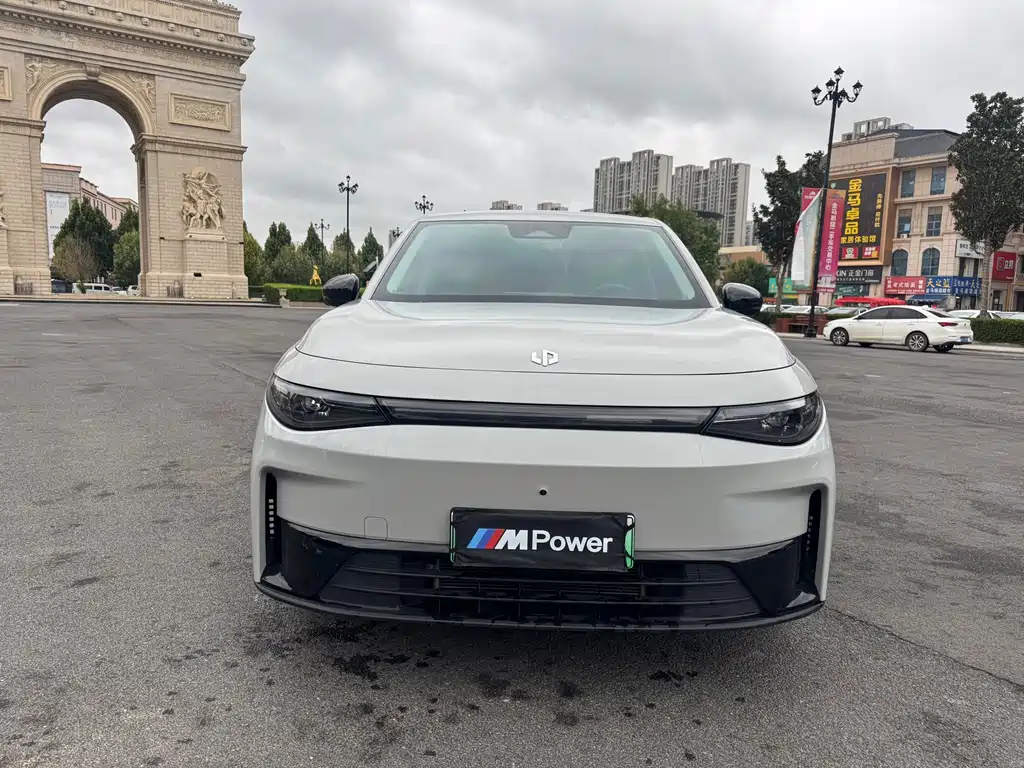 Leapmotor Leapmotor C10 — миниатюра 2