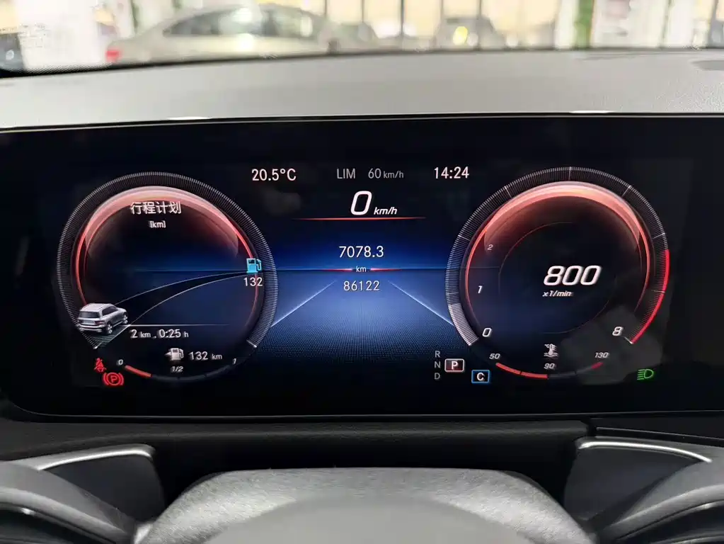 Mercedes-Benz GLB — миниатюра 16