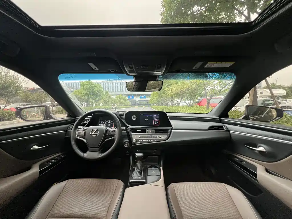 Lexus ES — миниатюра 13