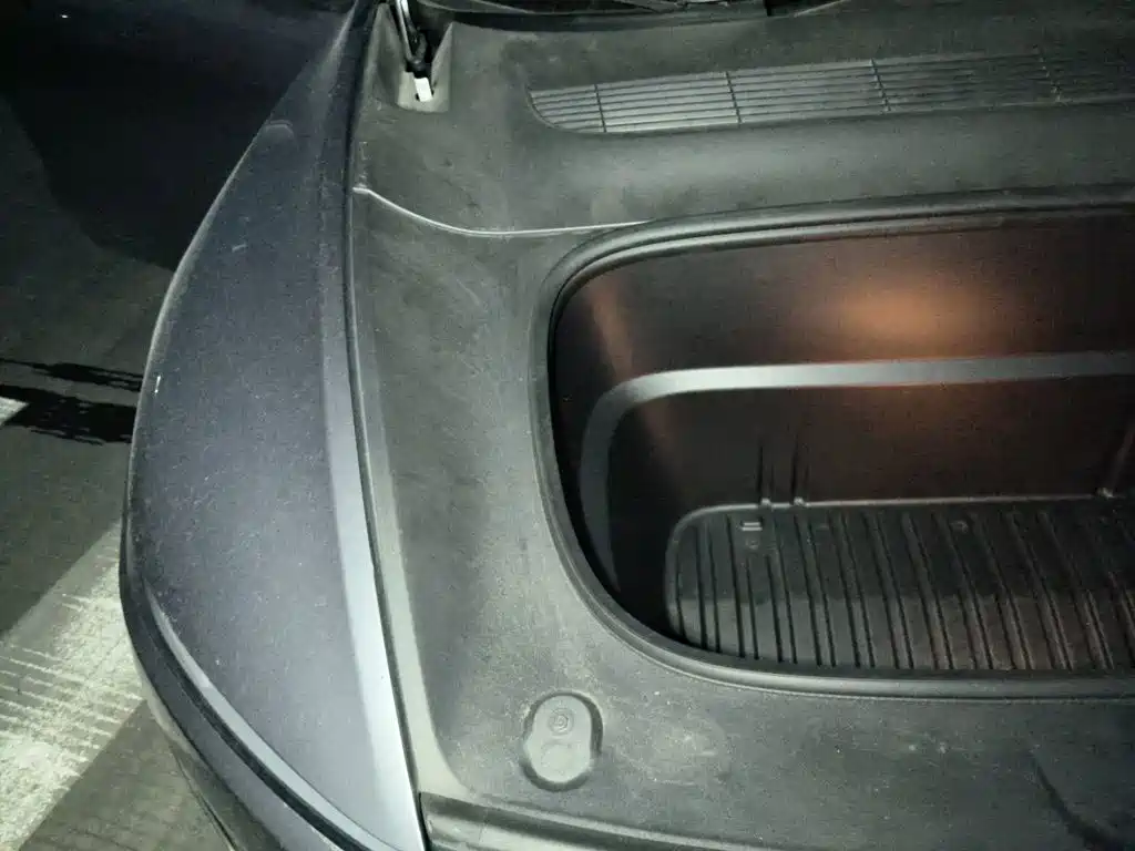 Tesla Model Y — миниатюра 19