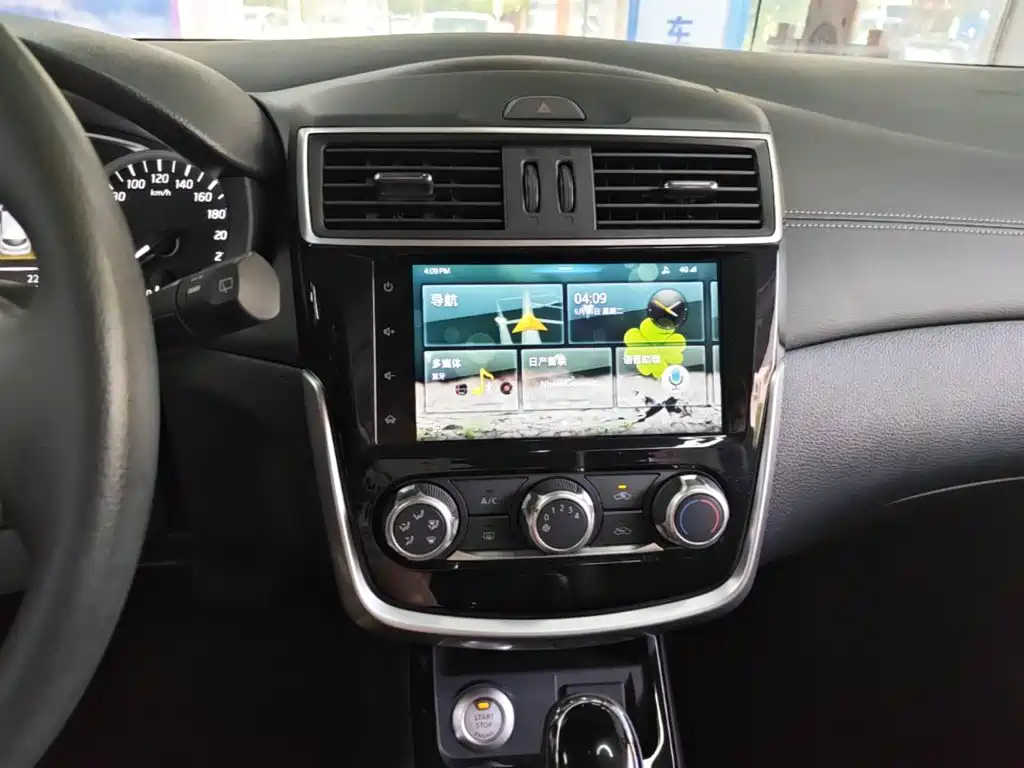 Nissan Tiida — миниатюра 13