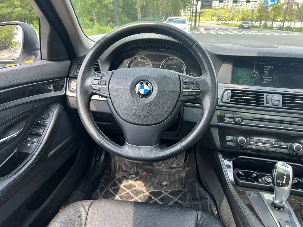 BMW 5 Series — миниатюра 19