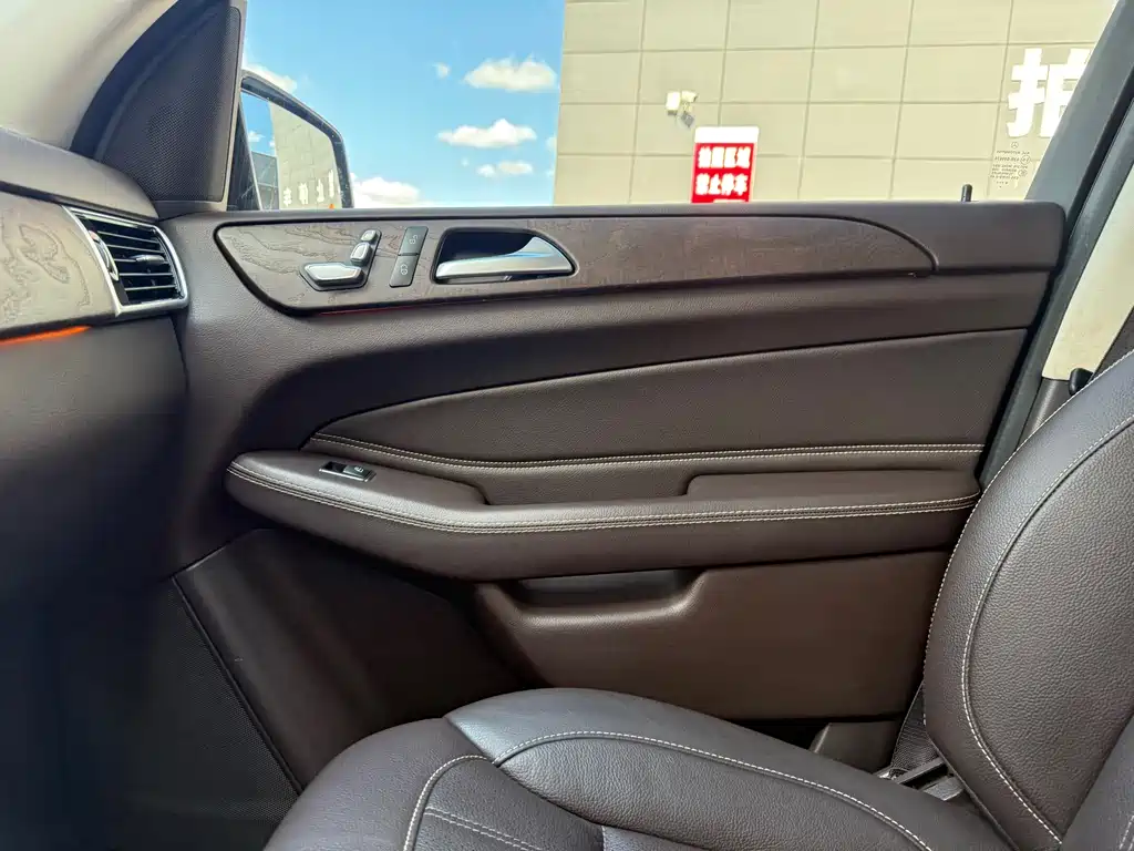 Mercedes-Benz GLE (Import) — миниатюра 27