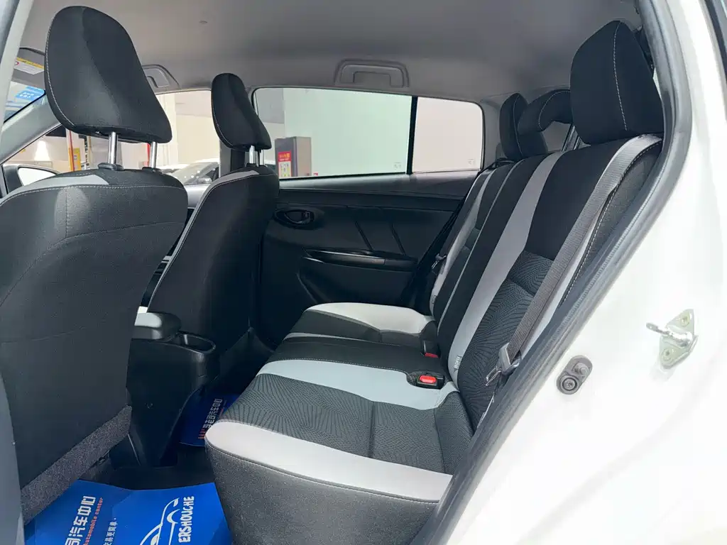 Toyota Yaris L — миниатюра 7