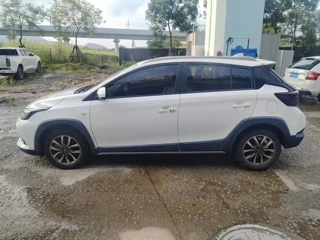 Toyota Yaris L — миниатюра 3