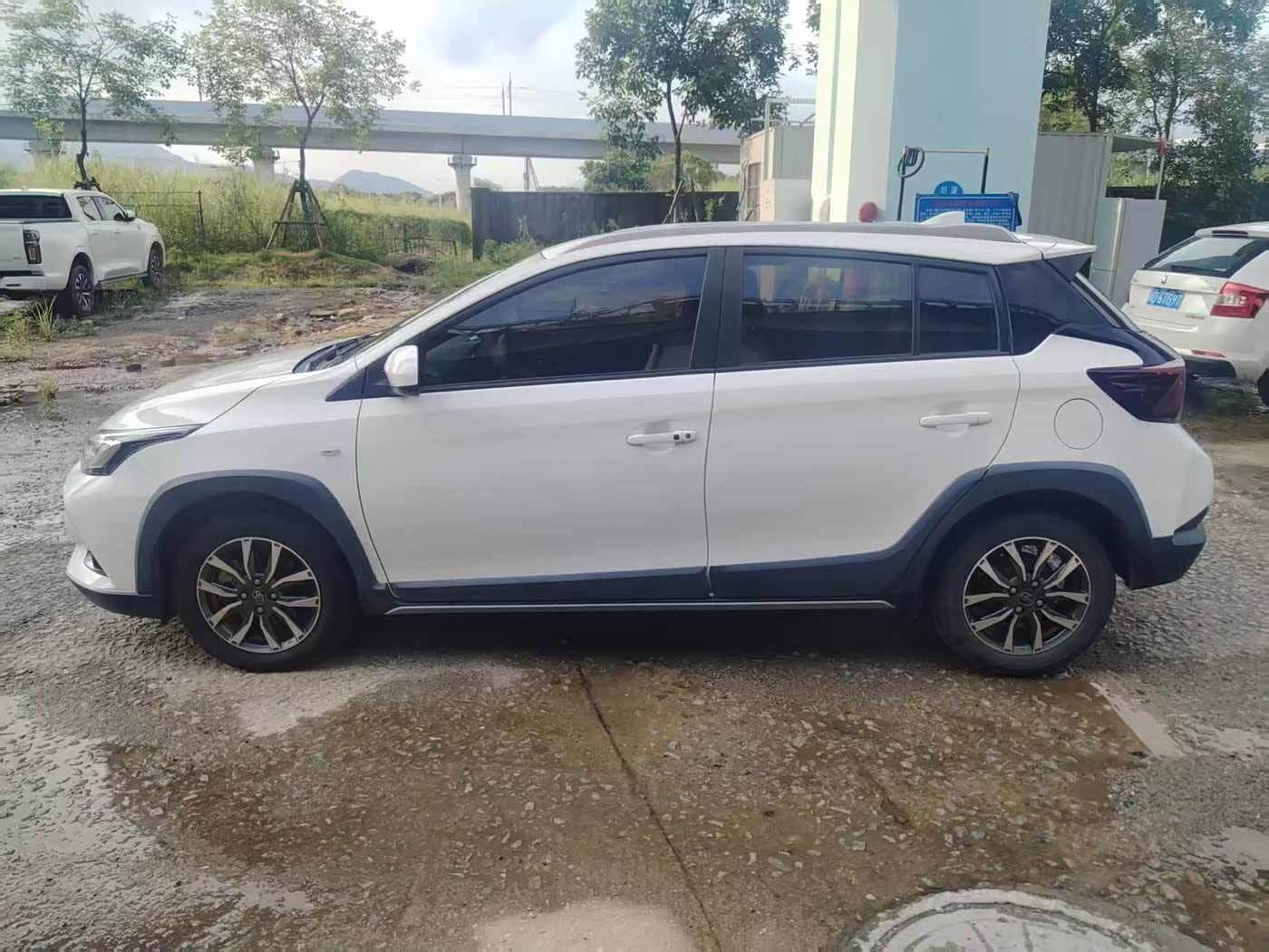 Toyota YARiS L Zhi Xuan 1.5 л 2022 г. Белый, пробег 30000 км