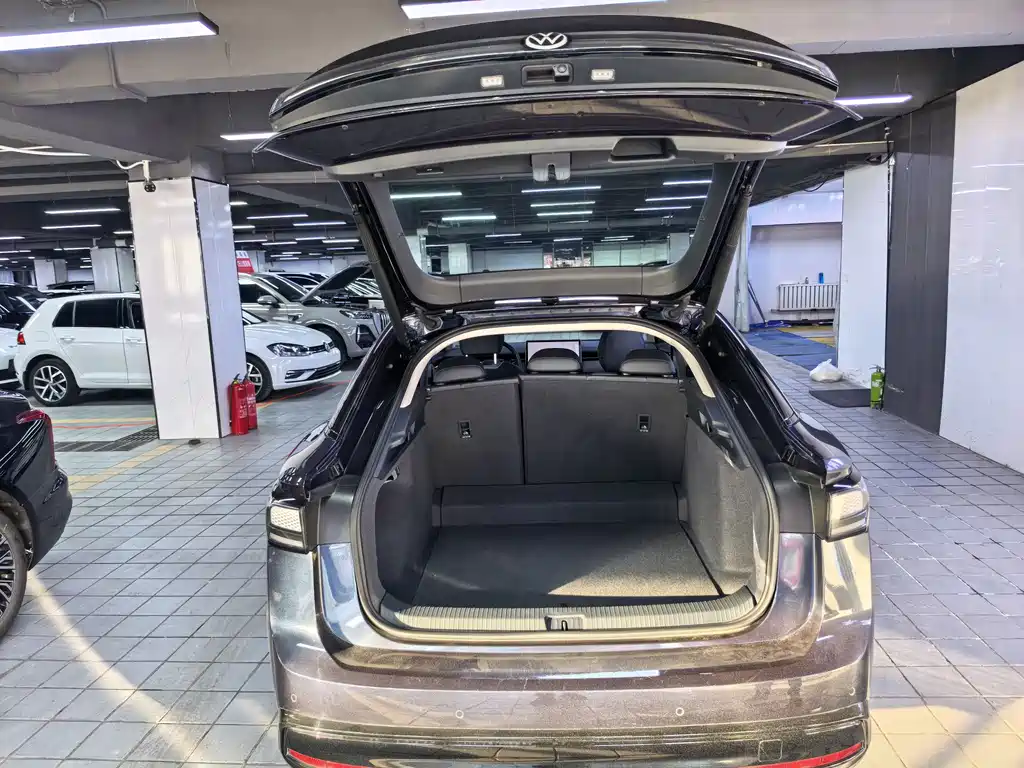 VOLKSWAGEN ID.7 VIZZION