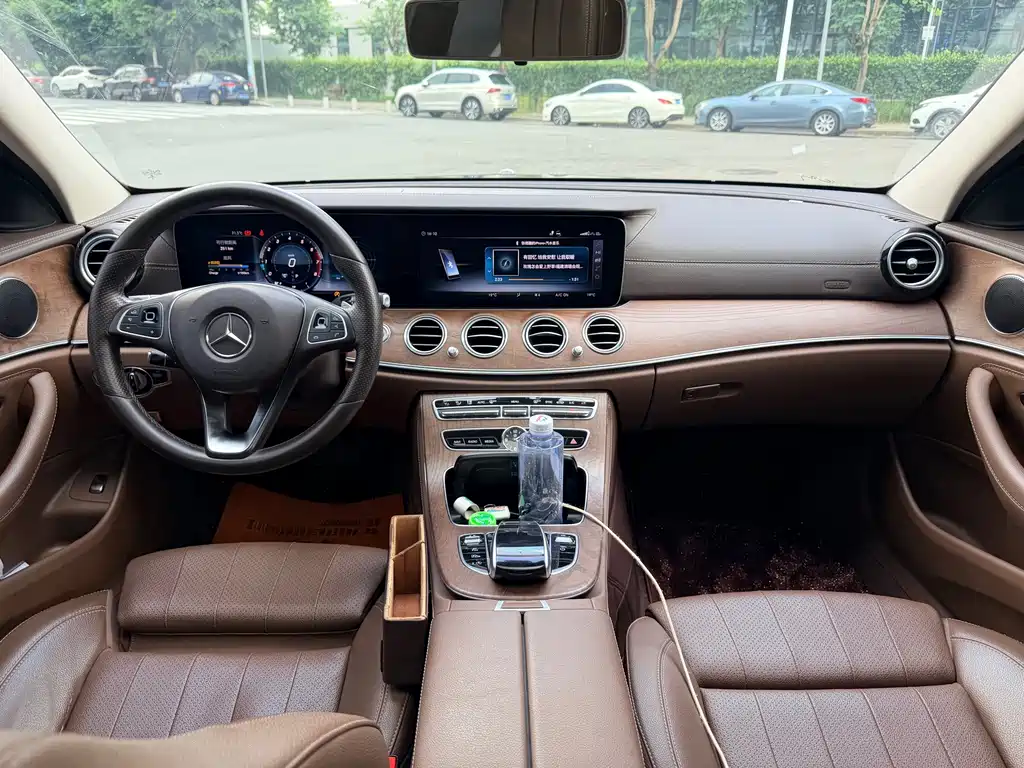 Mercedes-Benz E-Class — миниатюра 6