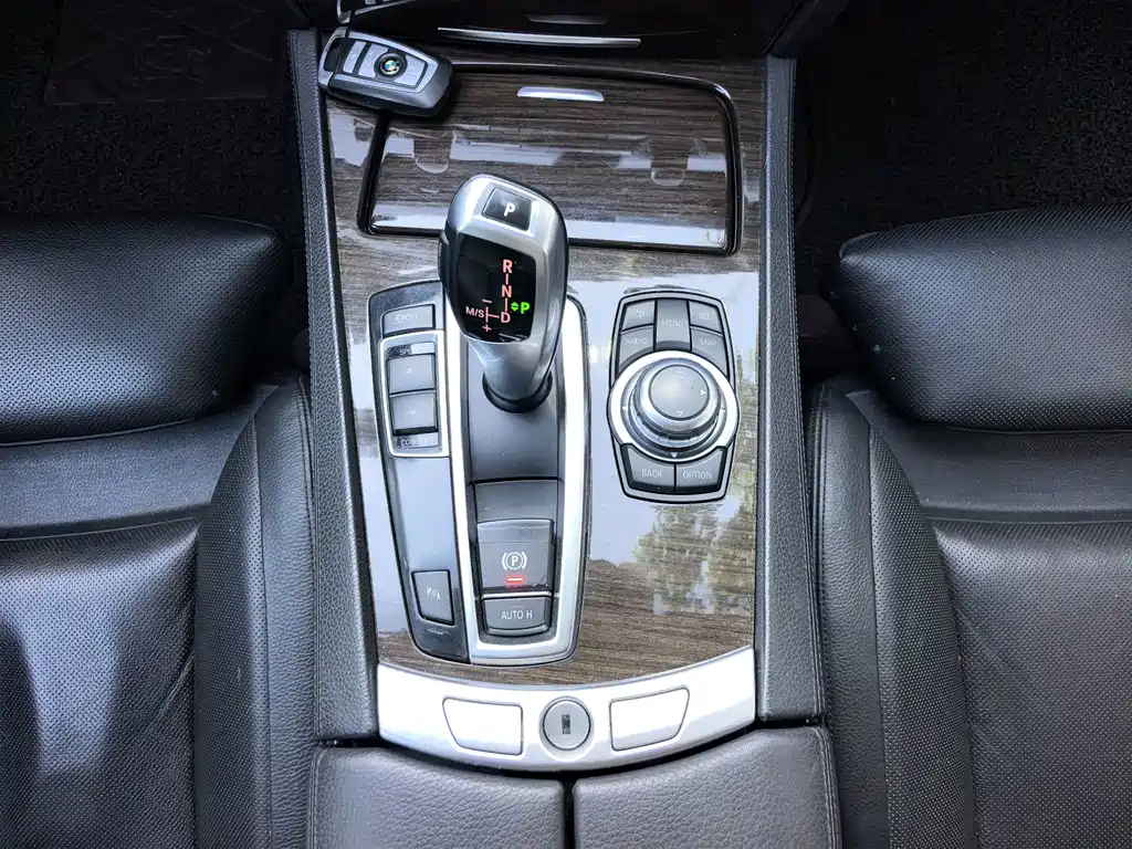 BMW 7 Series — миниатюра 15