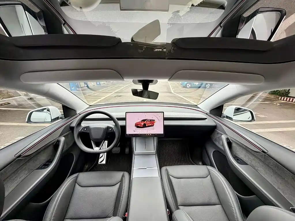 Tesla Model Y — миниатюра 10