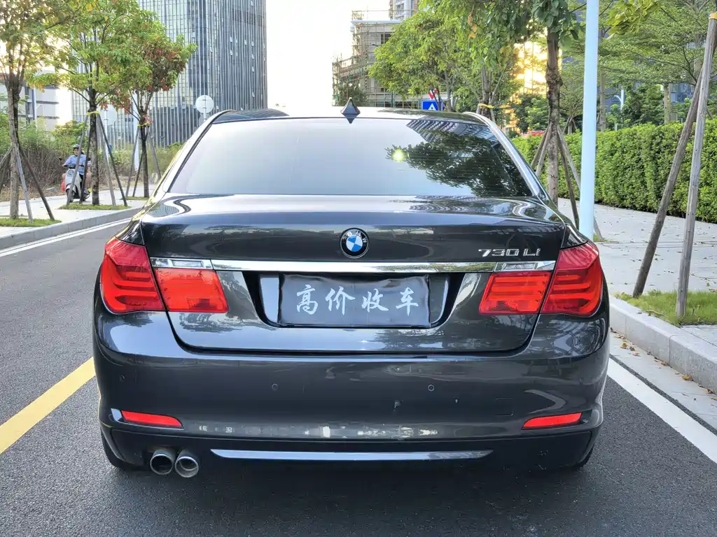 BMW 7 Series — миниатюра 4