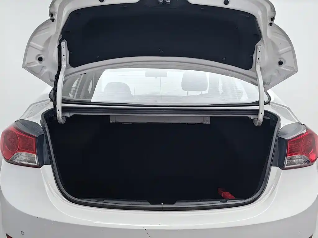 Hyundai Elantra Langdong — миниатюра 16