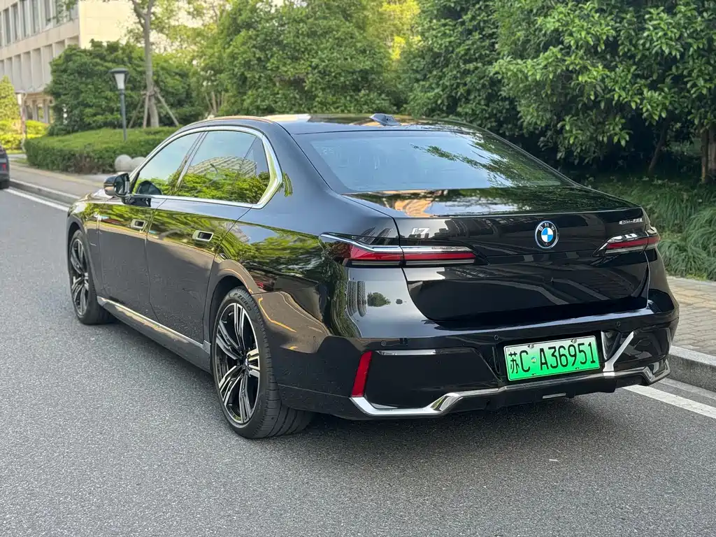BMW i7 — миниатюра 4