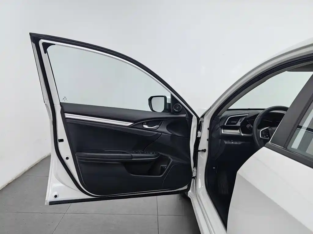 Honda Civic — миниатюра 8