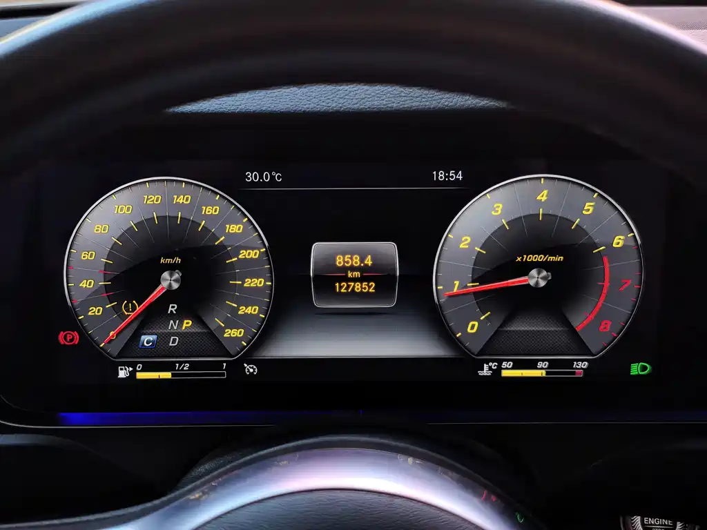 Mercedes-Benz E-Class — миниатюра 13