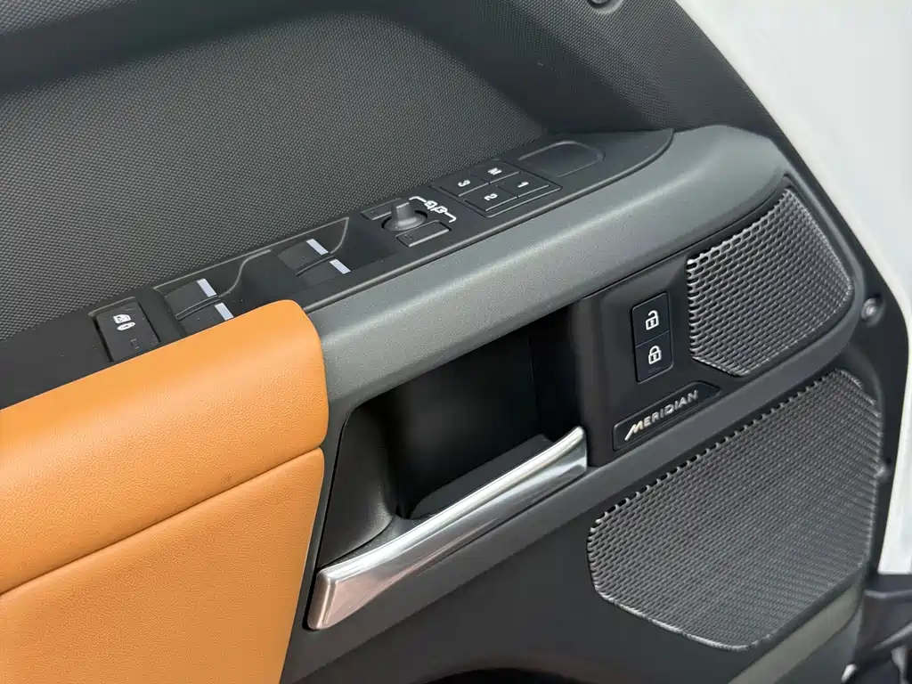 Land Rover Defender — миниатюра 6
