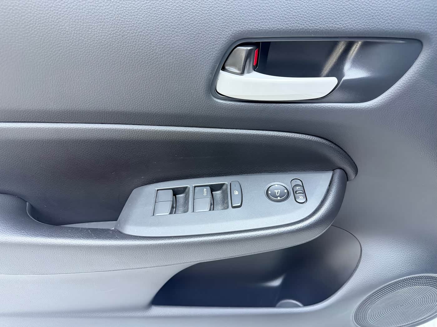Honda Fit 1.5 л 2022 г. Белый, пробег 13100 км
