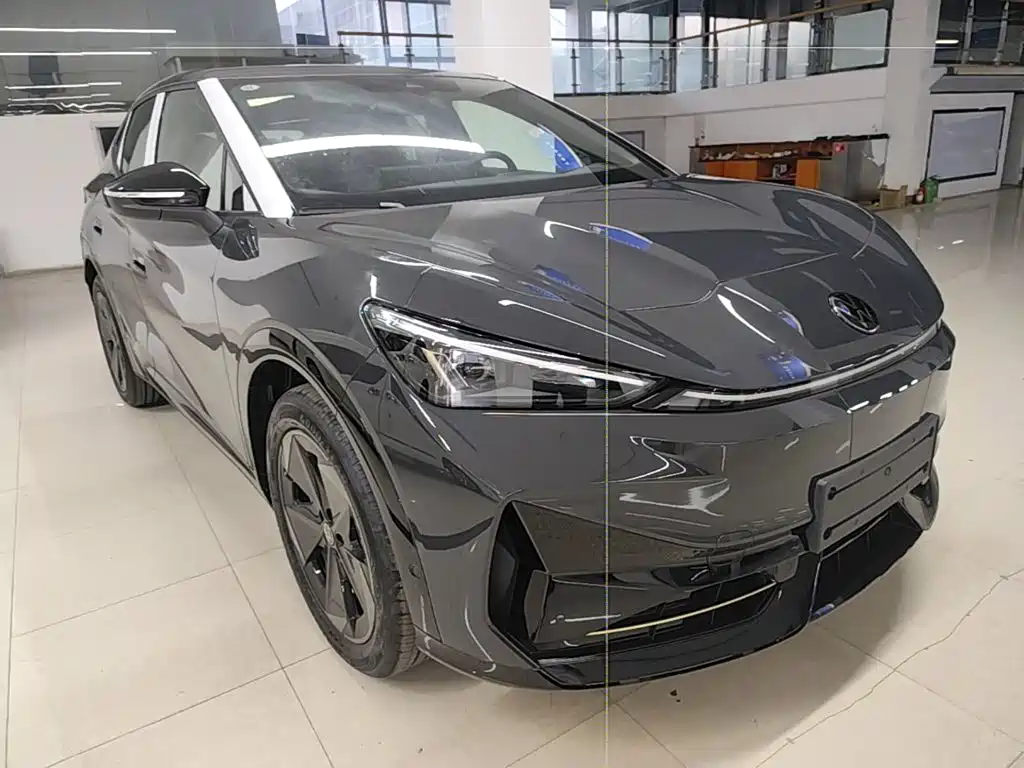 Volkswagen 06 2025 Pure