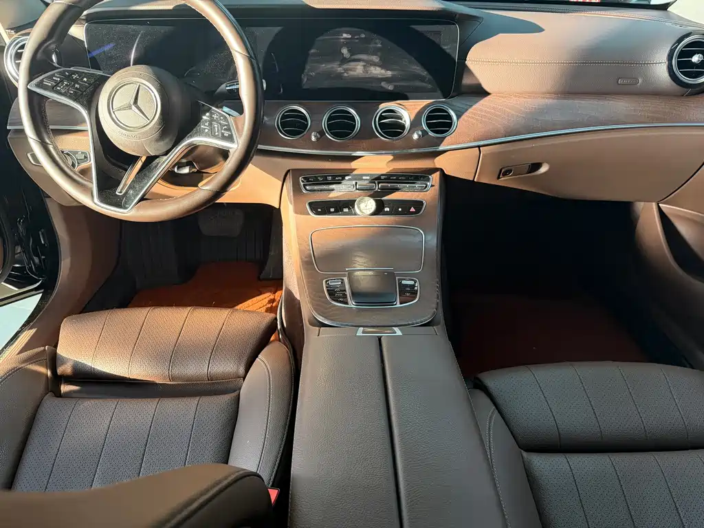 Mercedes-Benz E-Class — миниатюра 7