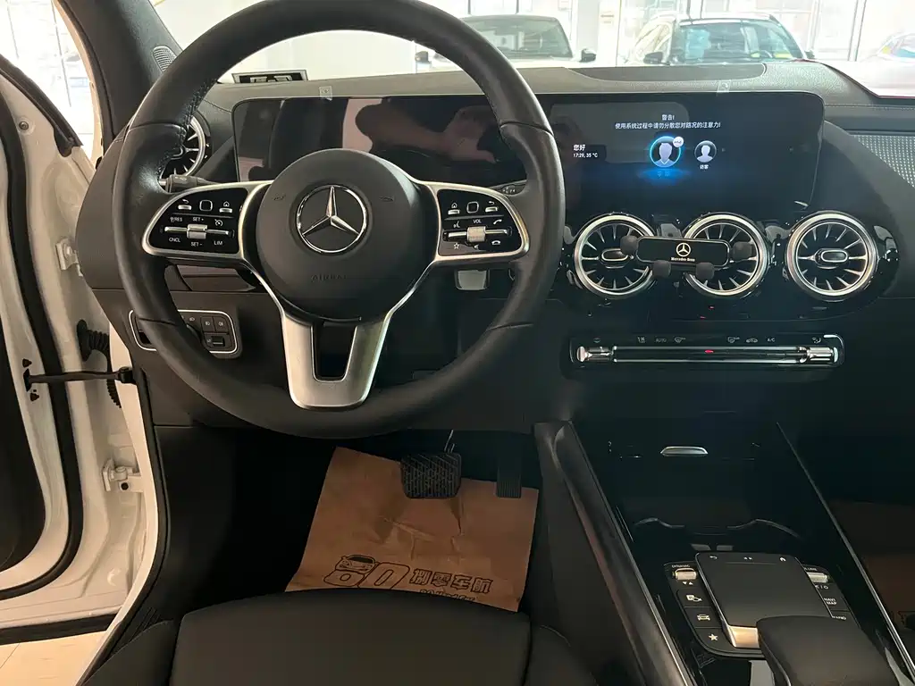 Mercedes-Benz GLA — миниатюра 11