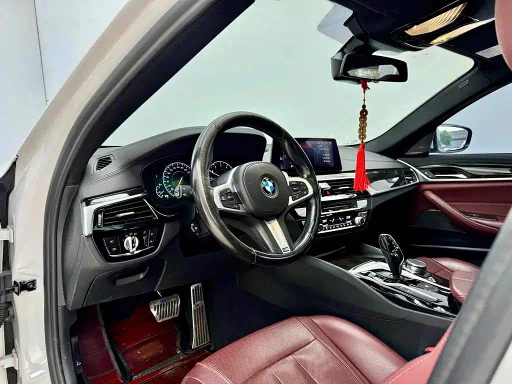 BMW 5 Series — миниатюра 7