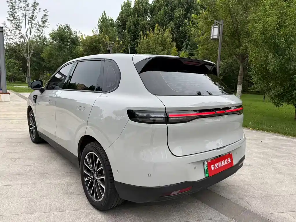 Leapmotor Leapmotor B10 — миниатюра 8