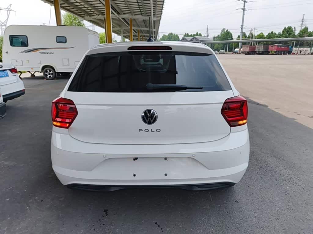 Volkswagen Polo 1.5 л 2021 г. Белый, пробег 28500 км
