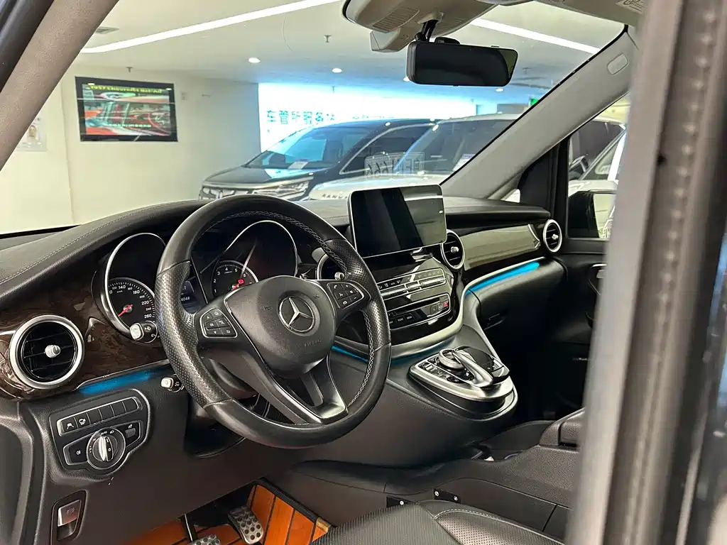 Mercedes-Benz V-Class — миниатюра 10
