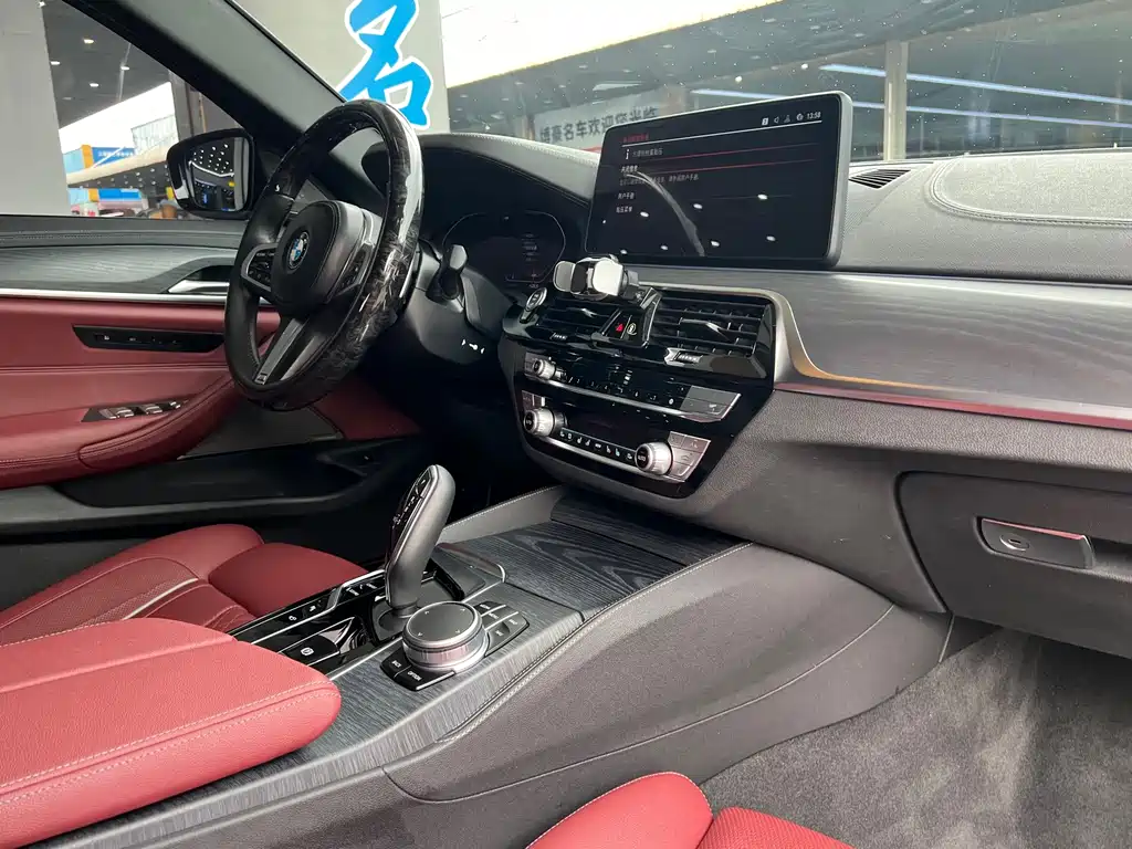 BMW 5 Series — миниатюра 11