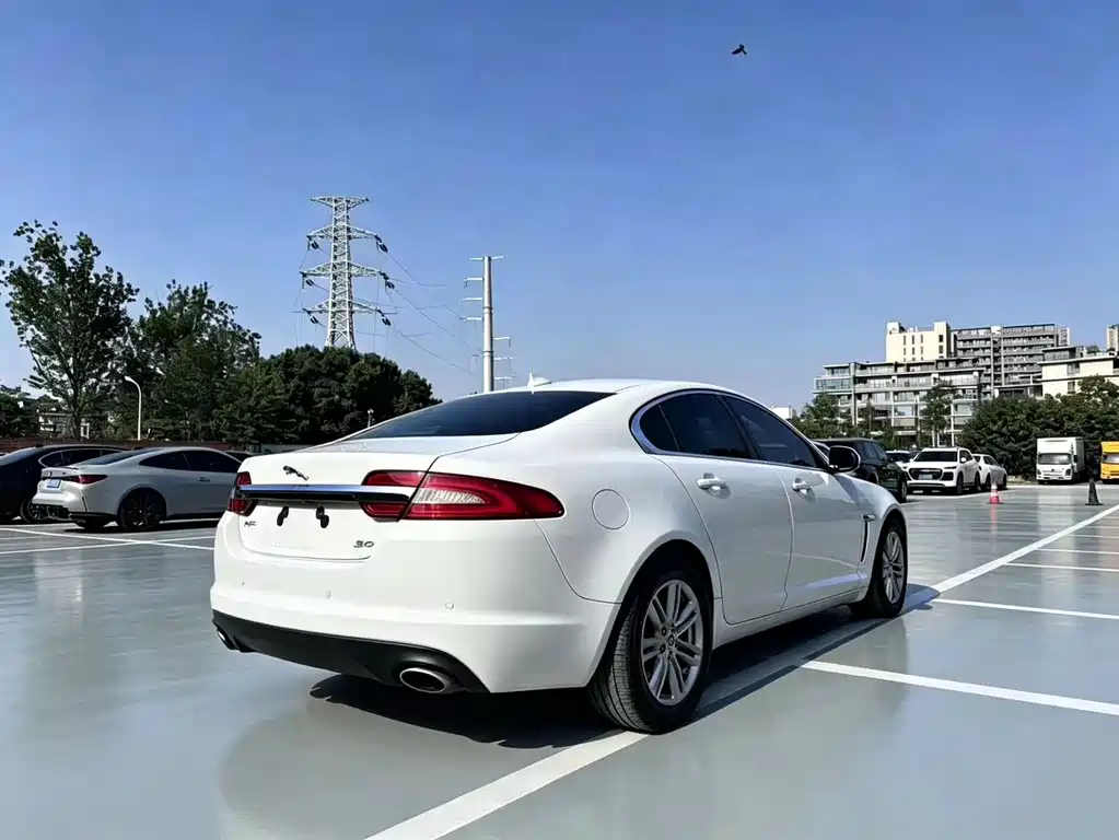 Jaguar XF 2015 XF 2.0T