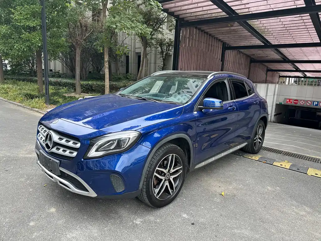 MERCEDES-BENZ GLA