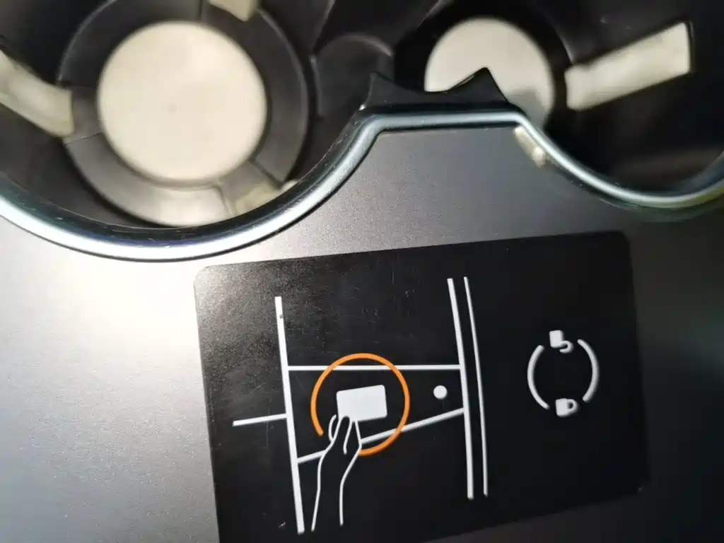 Tesla Model Y — миниатюра 9
