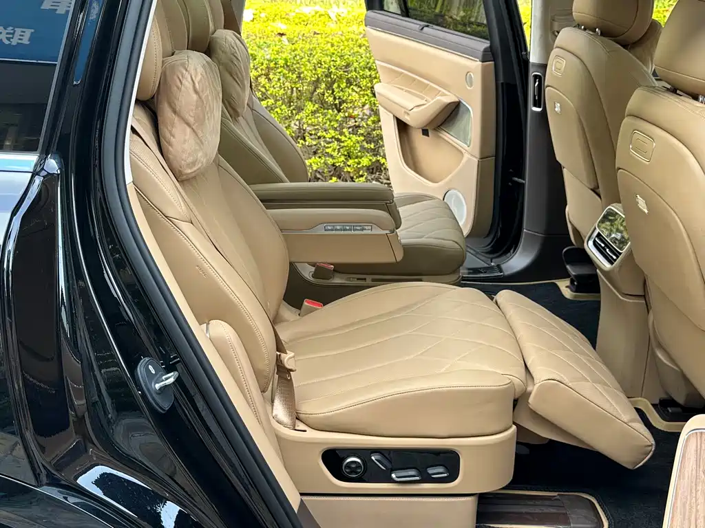 AITO ASK THE WORLD M8