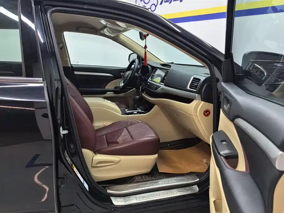 Toyota Highlander 2017 2.0T Elite 7 мест