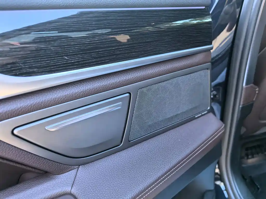 BMW 7 Series — миниатюра 15