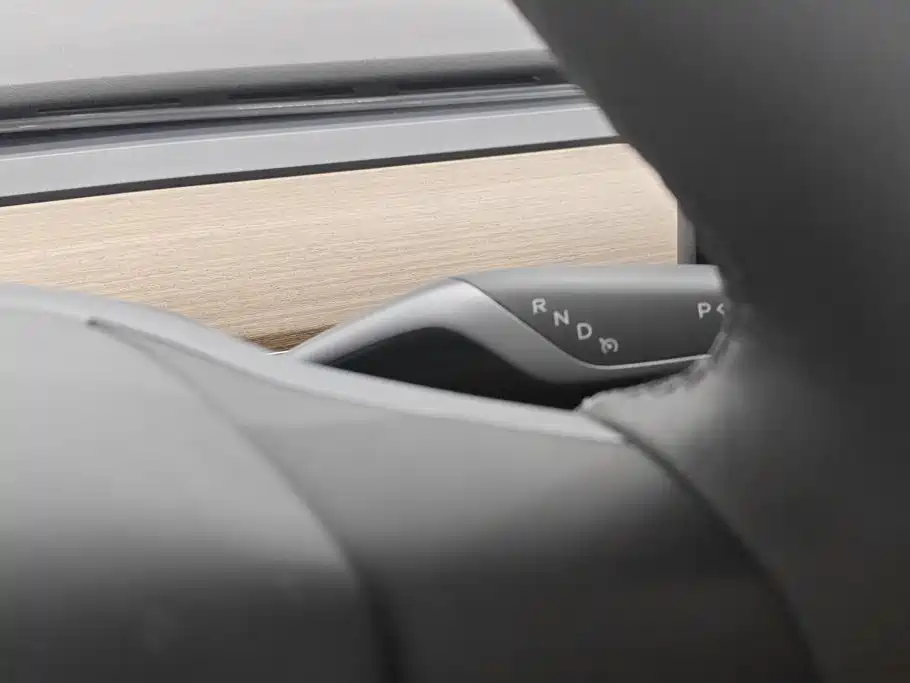Tesla Model Y — миниатюра 16