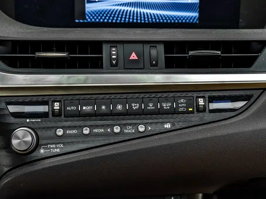Lexus ES — миниатюра 31