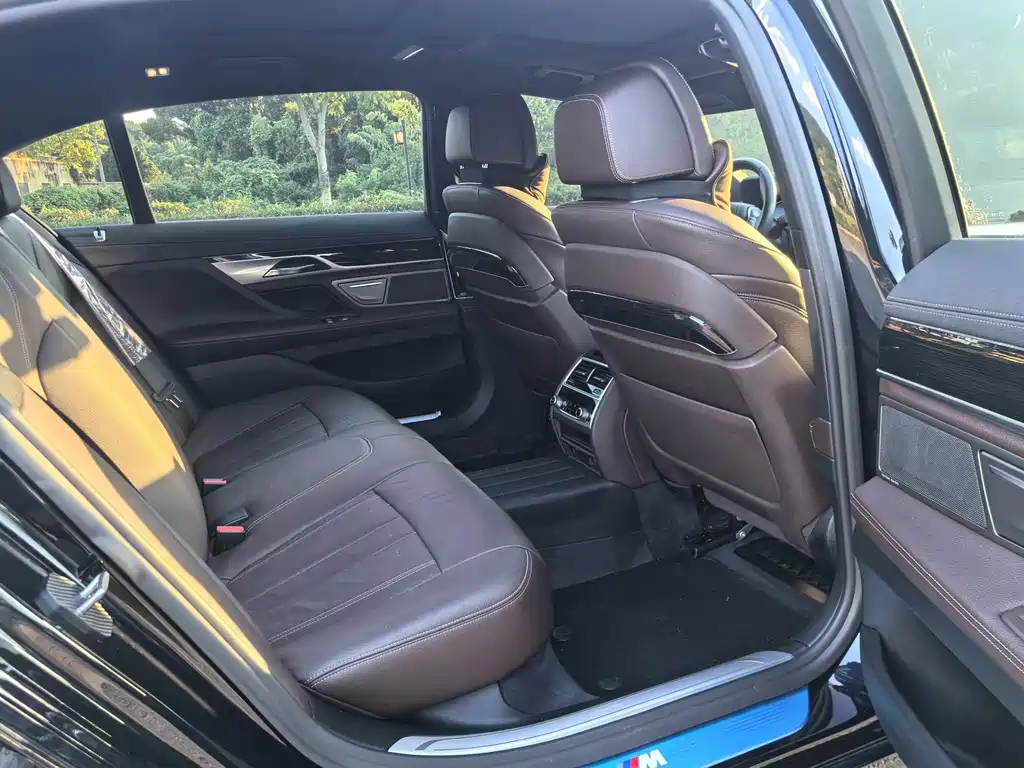 BMW 7 Series — миниатюра 20