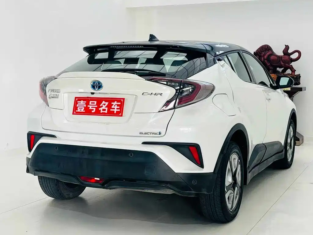 Toyota C-HR EV — миниатюра 6