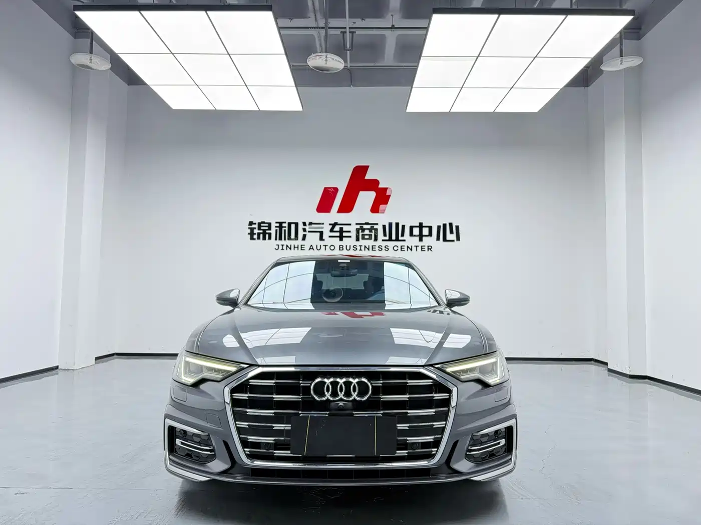 奥迪A6L 2025款 45 TFSI 臻选动感型 2024