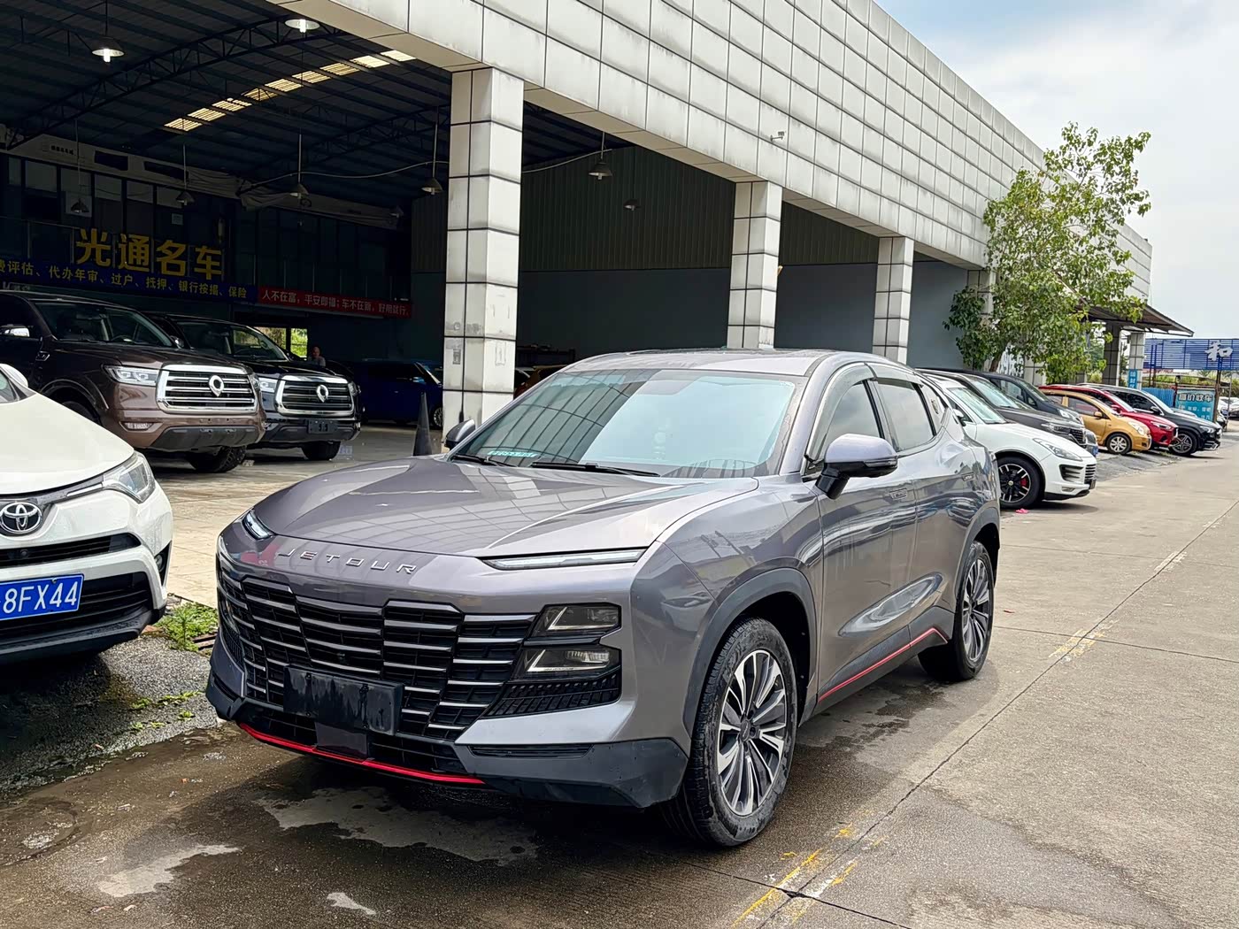 Jetour Jetour Dasheng 1.5 л 2023 г. Серебристо-серый, пробег 10000 км