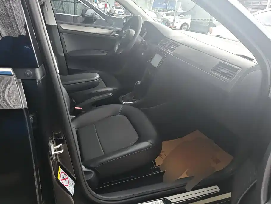 Volkswagen Santana — миниатюра 8