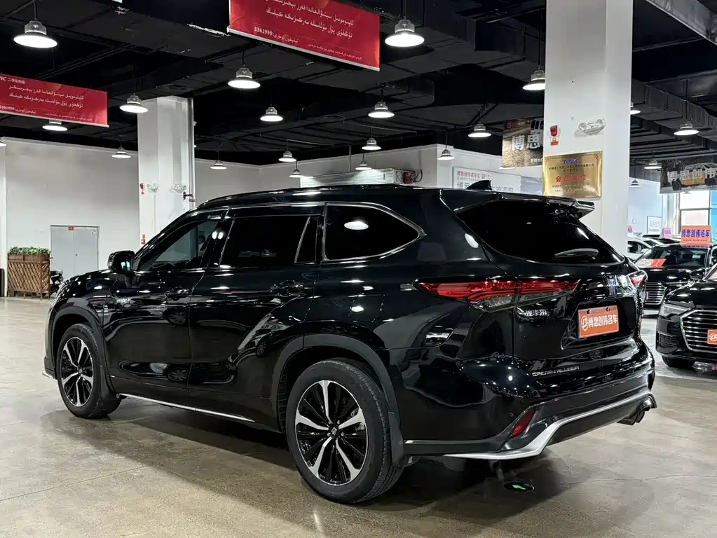 Toyota Crown Kluger — миниатюра 7